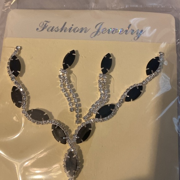Rhinestone necklace set - Picture 4 of 4